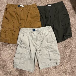 Old Navy 3 pairs of men’s lived-in straight cargo shorts with built-in flex.